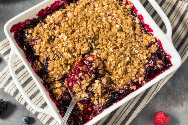 Can You Bake a Gourmet Fruit Crumble with a Crunchy Oat Topping?