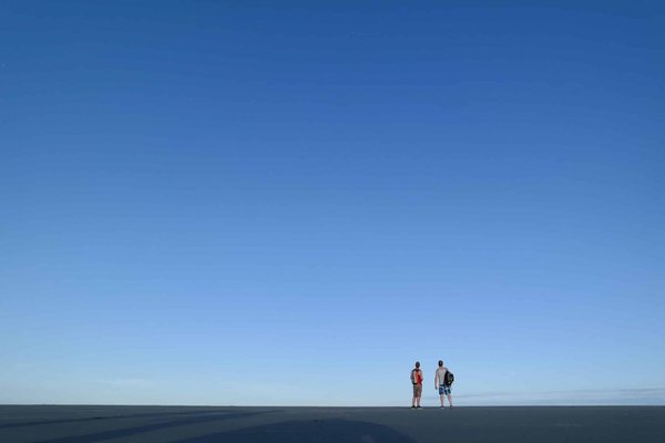 What Are the Essential Pieces for a Minimalist Wardrobe Update in the New Year?